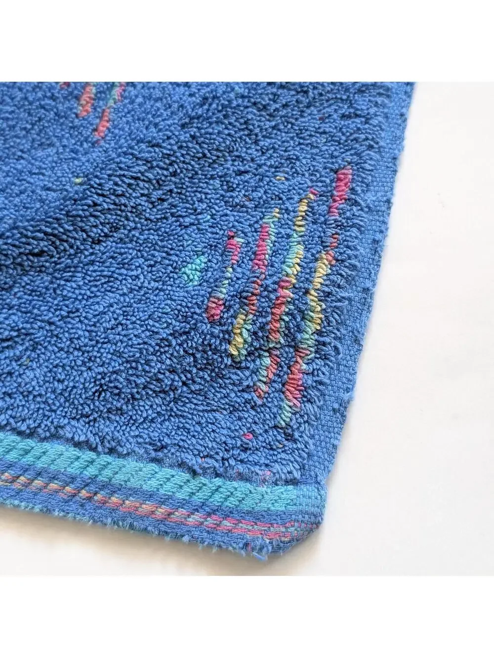 1980s Vintage Fieldcrest Bath Towel with Vivid Blue Postmodern Pattern